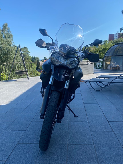Triumph Tiger 800 XC 2 of 5