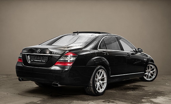 Mercedes-Benz S600 4 of 30