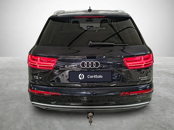 Audi Q7 4 of 5