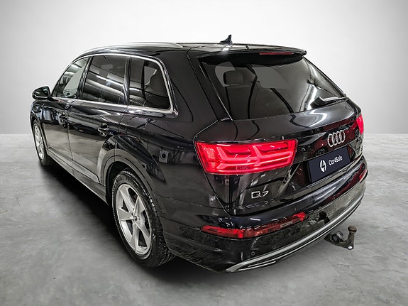 Audi Q7 3 of 5