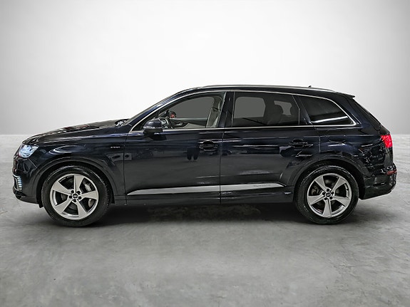 Audi Q7 2 of 5