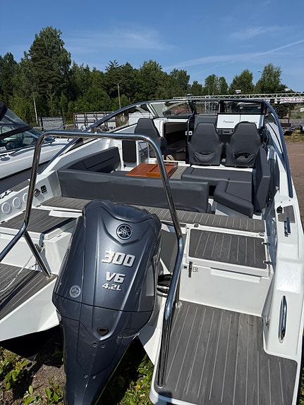 Sommerklar Yamarin 88DC Premium 300hk Yamaha klar til bruk.
