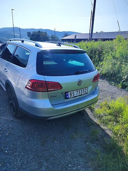 Volkswagen Passat 2 of 4