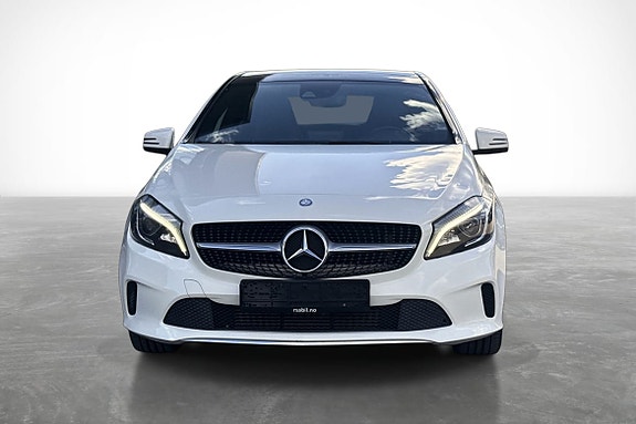 Mercedes-Benz A180 2 of 5