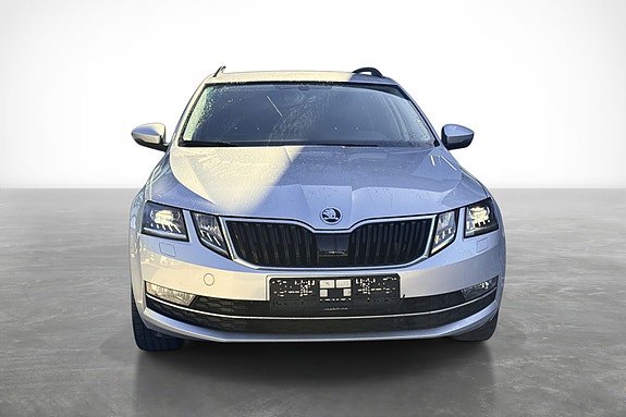 Skoda Octavia 2 of 5
