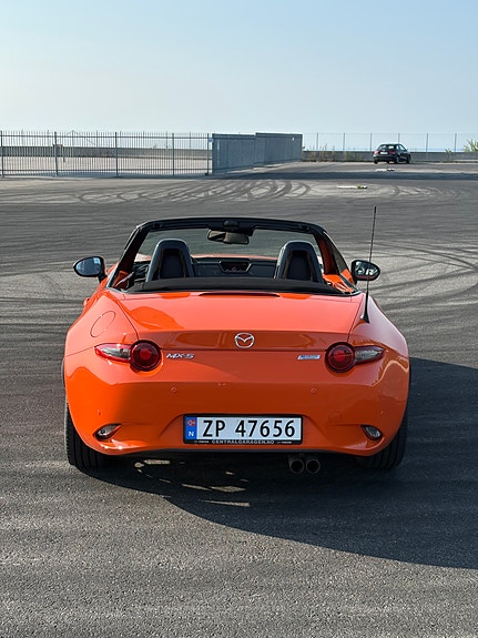 Mazda MX-5 2 of 5
