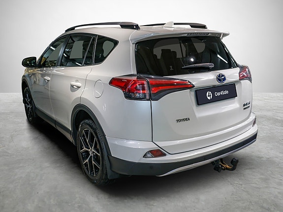 Toyota RAV4 3 of 5