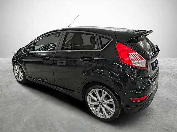 Ford Fiesta 2 of 5