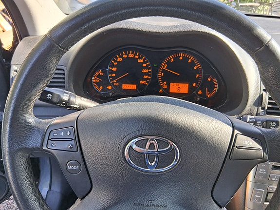 Toyota Avensis 4 of 5