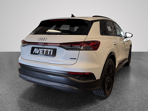 Audi Q4 e-tron 4 of 5
