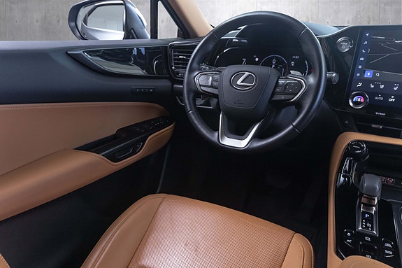 Lexus NX450h 26 of 30