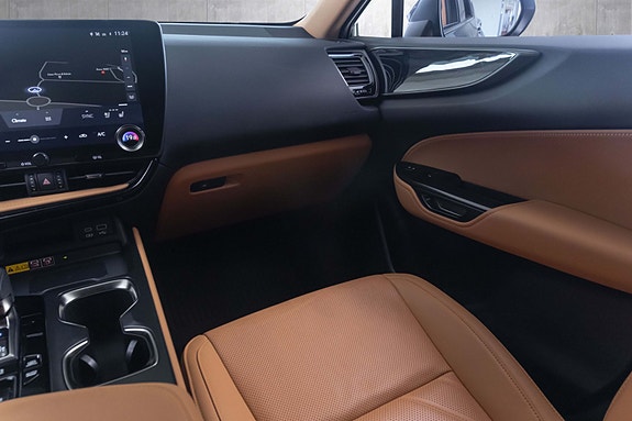 Lexus NX450h 27 of 30