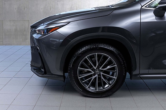 Lexus NX450h 2 of 30