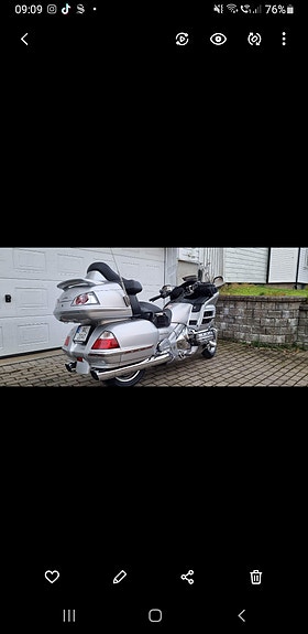 Honda GL 1800 Goldwing 2 of 5