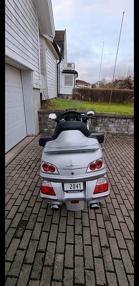 Honda GL 1800 Goldwing 3 of 5