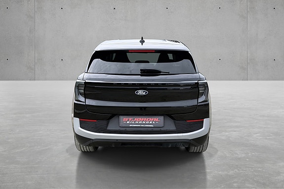 Ford Explorer 4 of 5