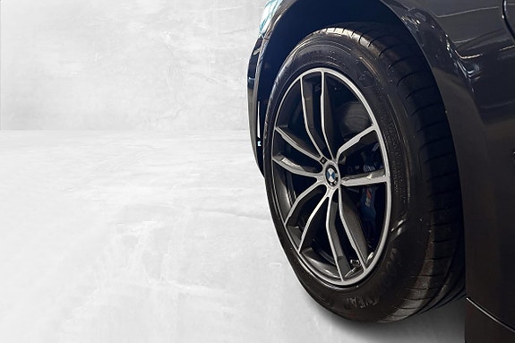 BMW 530e 3 of 5