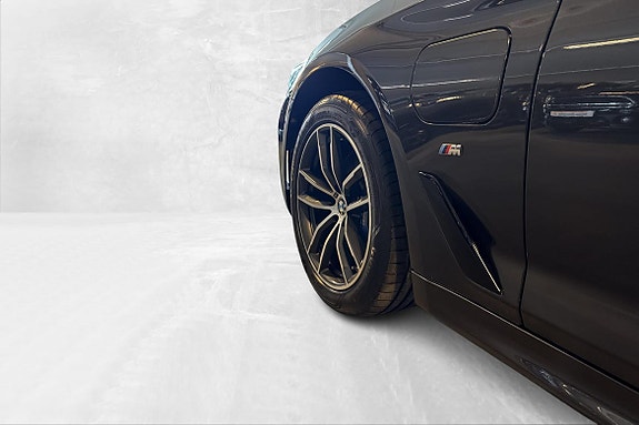 BMW 530e 2 of 5