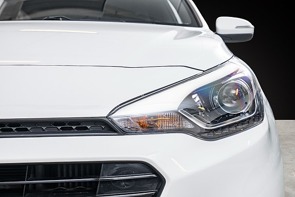 Hyundai i20 2 of 5