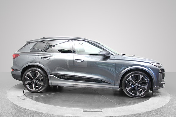 Audi Q6 e-tron 4 of 5