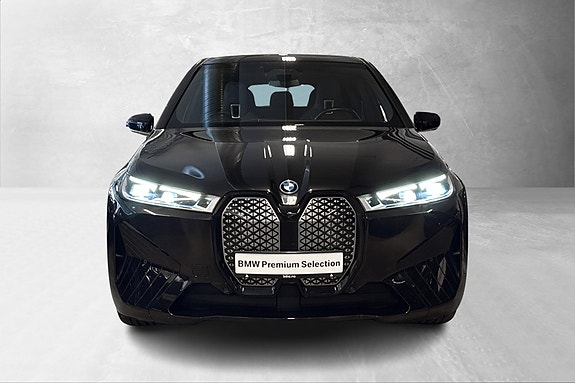 BMW iX 4 of 5