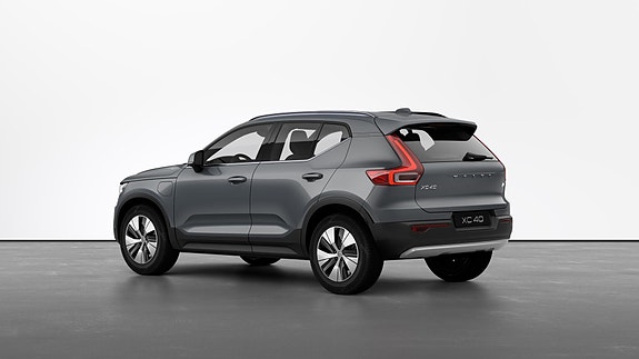 Volvo XC40 4 of 5