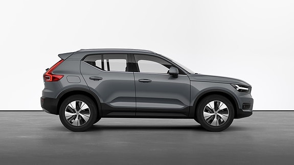 Volvo XC40 3 of 5