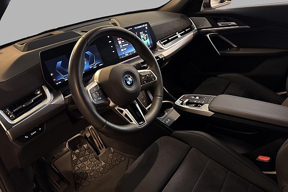 BMW iX2 11 of 30