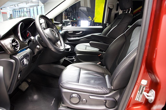 Mercedes-Benz EQV300 5 of 5