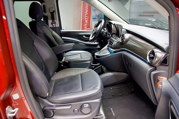 Mercedes-Benz EQV300 2 of 5