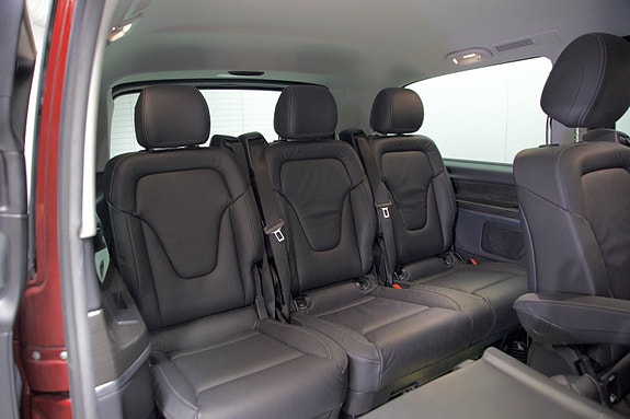 Mercedes-Benz EQV300 4 of 5