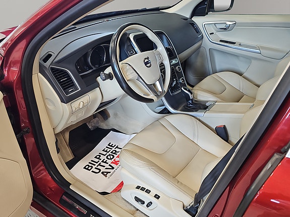 Volvo XC60 13 of 30