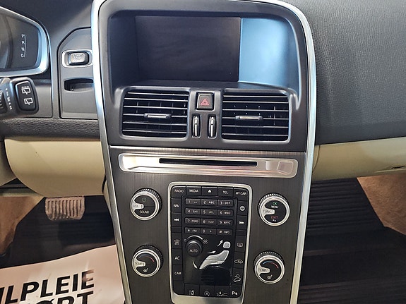 Volvo XC60 21 of 30