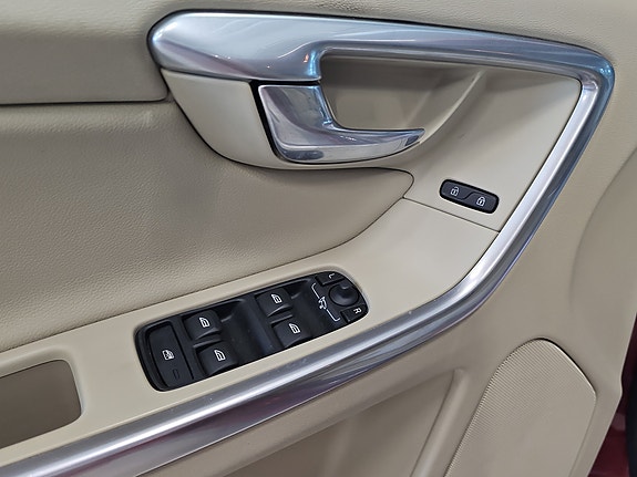 Volvo XC60 14 of 30