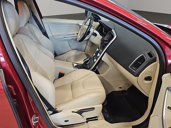 Volvo XC60 16 of 30