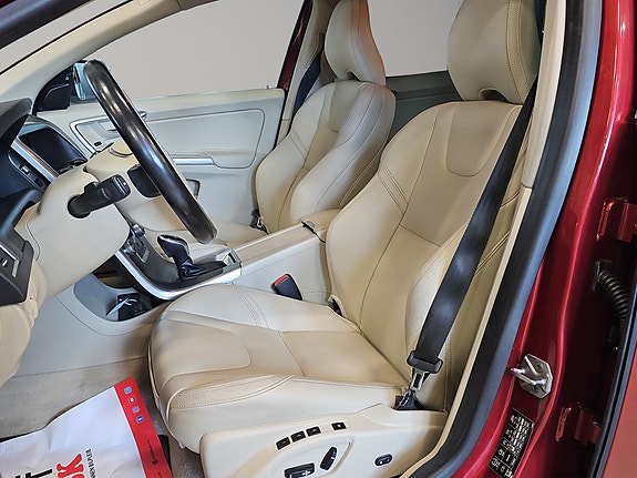 Volvo XC60 15 of 30