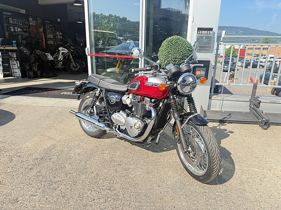 Triumph Bonneville T120 2 of 5