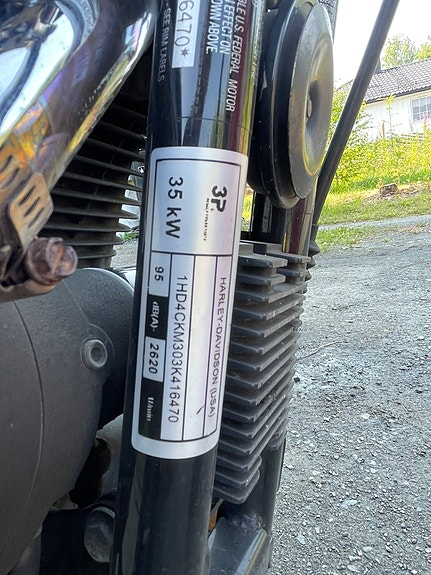 Harley-Davidson XL 883R Sportster 7 of 9