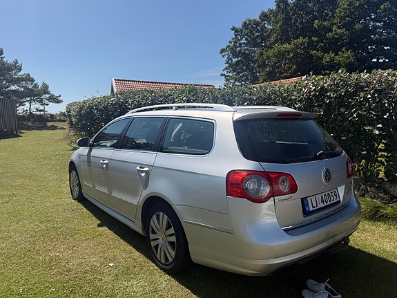 Volkswagen Passat 2 of 5
