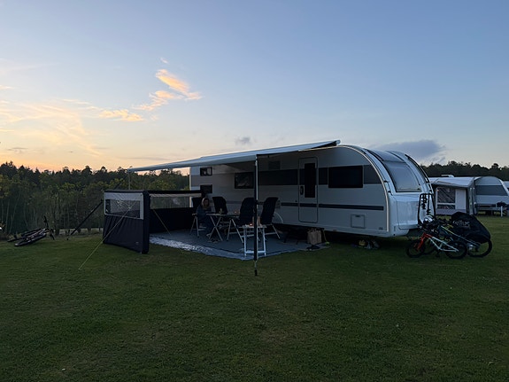 Adria Alpina 763UK - 2024 - Truma XT2 - Thule Takmontert markise - formsydde tepper - Dometic 500s 4 of 13