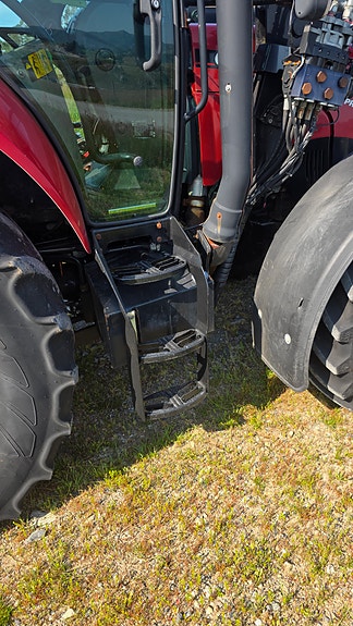 CASE IH Farmall 115U Pro 19 of 30