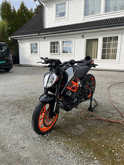 KTM 390 Duke 3 of 5