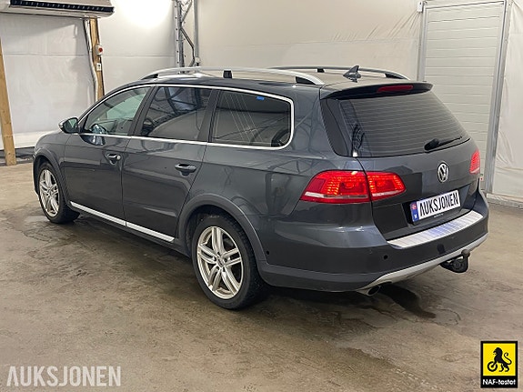 Volkswagen Passat 2 of 5