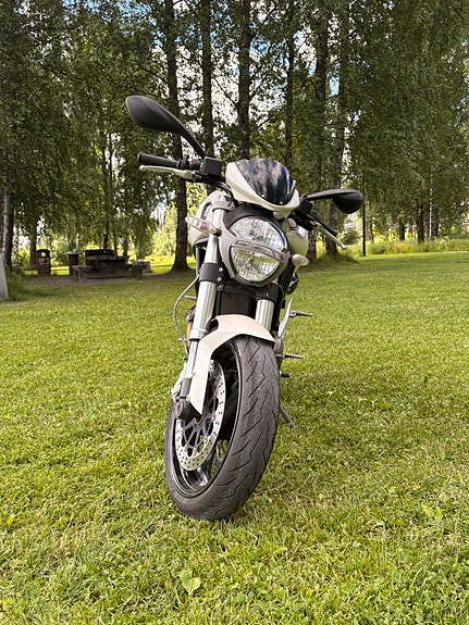 Ducati Monster 696 5 of 7