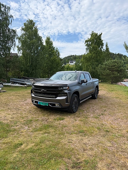 Chevrolet Silverado 3 of 5