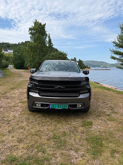 Chevrolet Silverado 2 of 5