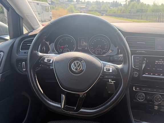 Volkswagen Golf VII 16 of 19