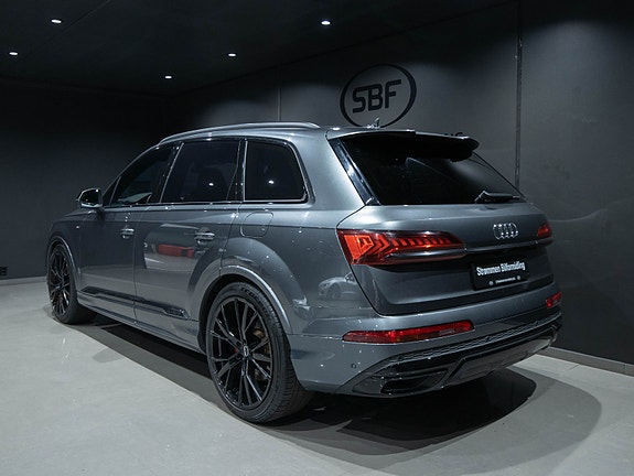 Audi Q7 4 of 5