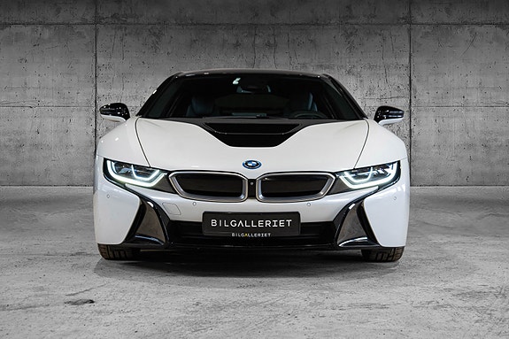 BMW i8 3 of 5