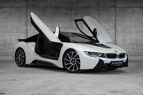 BMW i8 2 of 5